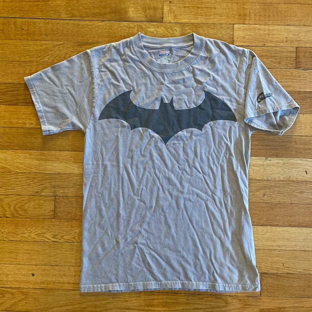 Vintage 2005 Batman ( THE DARK NIGHT) Logo Graffiti Tee Grey Small DC comics